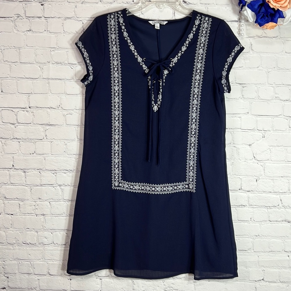 Speechless Size Large Navy/White Embroidered Lace Corset Tie Front Shift Dress